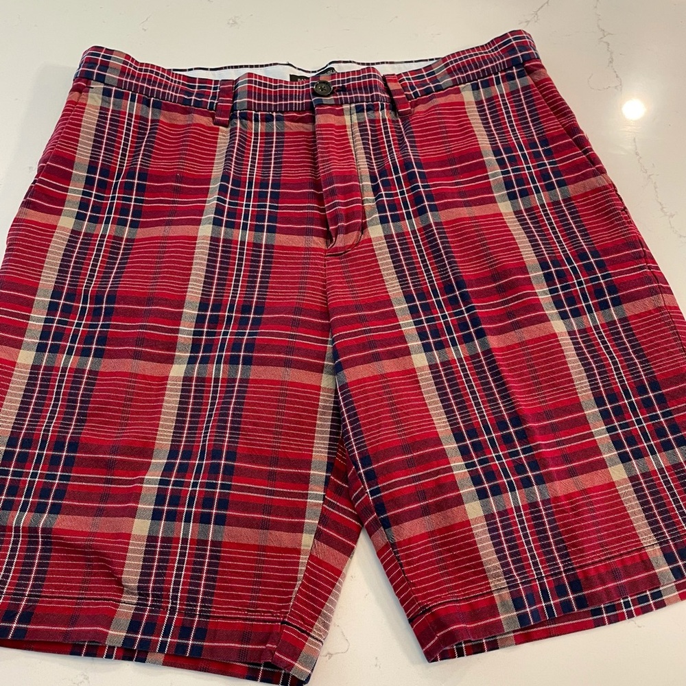 Banana Republic Maroon/Navy Plaid Aiden Shorts